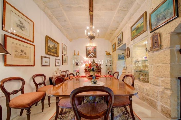 Image No.70-5 Bed Farmhouse for sale