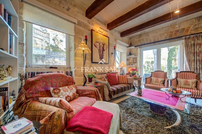 Image No.71-5 Bed Farmhouse for sale