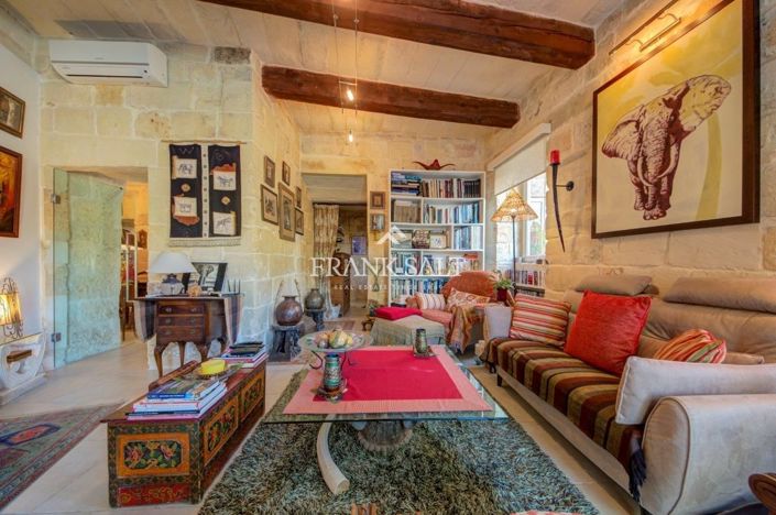 Image No.77-5 Bed Farmhouse for sale