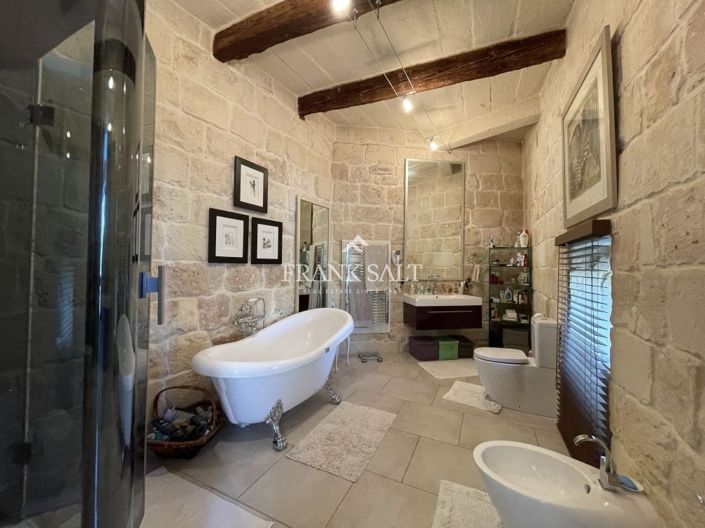 Image No.79-5 Bed Farmhouse for sale