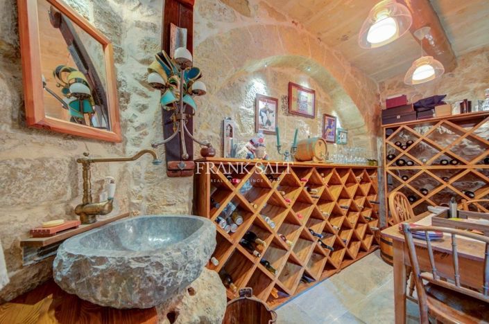 Image No.88-5 Bed Farmhouse for sale