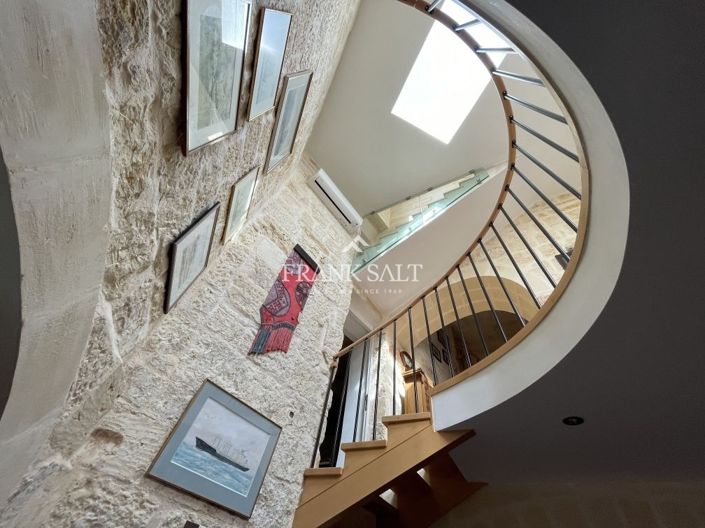 Image No.90-5 Bed Farmhouse for sale