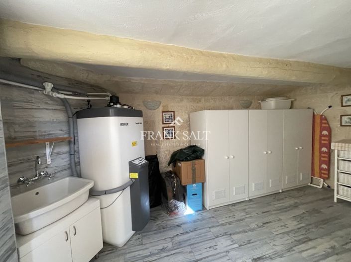 Image No.93-5 Bed Farmhouse for sale