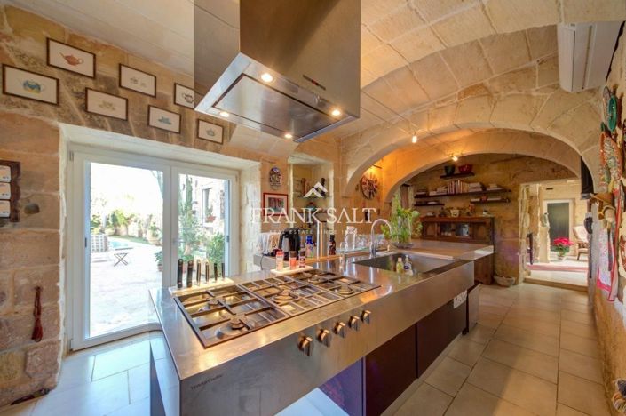 Image No.95-5 Bed Farmhouse for sale