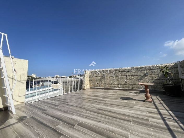 Image No.99-5 Bed Farmhouse for sale