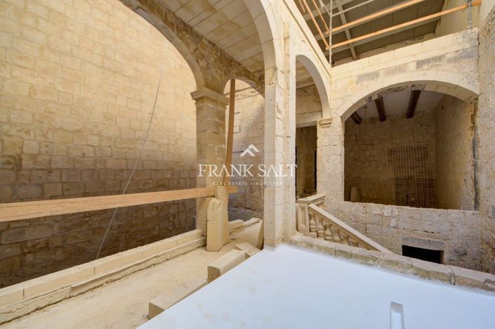 Image No.10-6 Bed Townhouse for sale