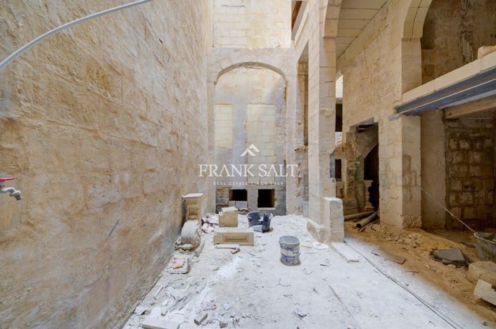 Image No.15-6 Bed Townhouse for sale