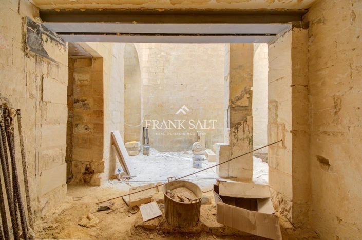 Image No.21-6 Bed Townhouse for sale