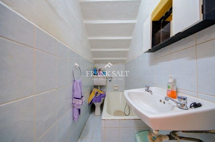 Image No.13-2 Bed Townhouse for sale