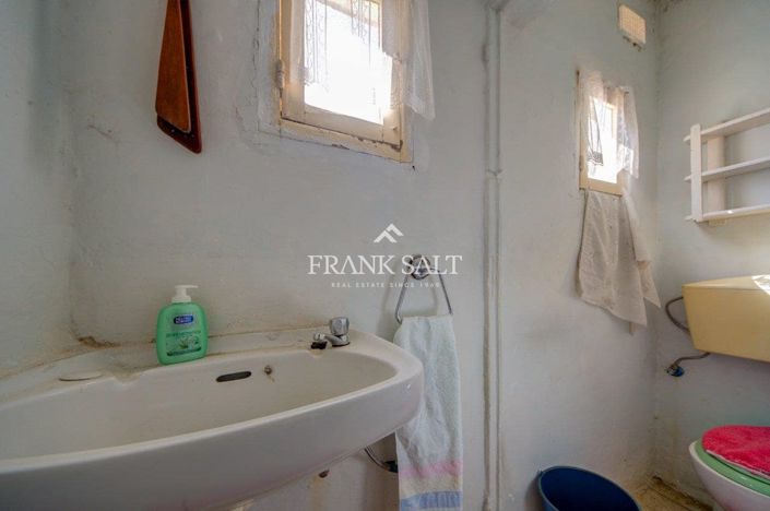 Image No.17-2 Bed Townhouse for sale