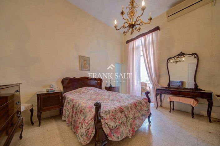 Image No.18-2 Bed Townhouse for sale