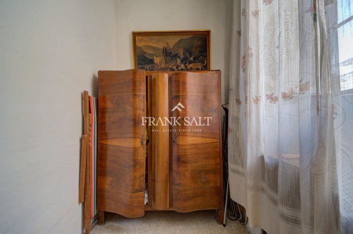 Image No.20-2 Bed Townhouse for sale