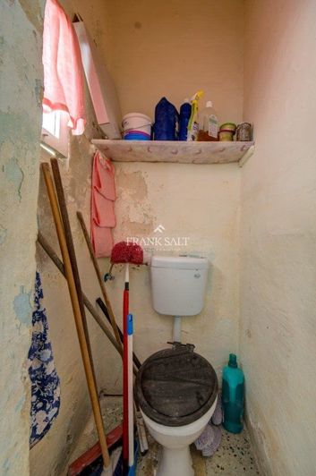 Image No.9-2 Bed Townhouse for sale