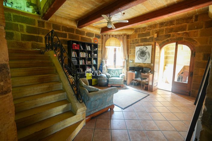 Image No.10-4 Bed Farmhouse for sale