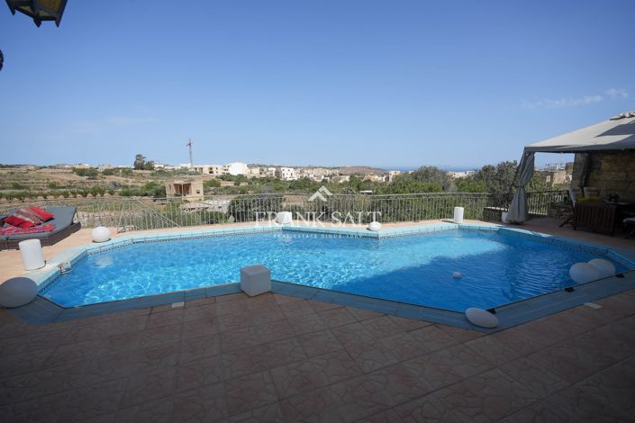 Image No.4-4 Bed Farmhouse for sale