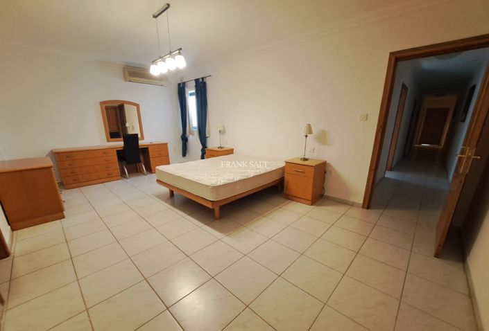 Image No.7-Propriété de 3 chambres à vendre