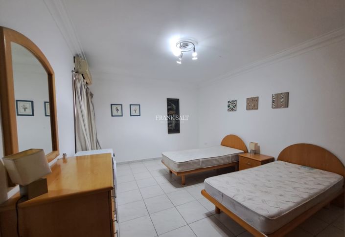 Image No.9-Propriété de 3 chambres à vendre