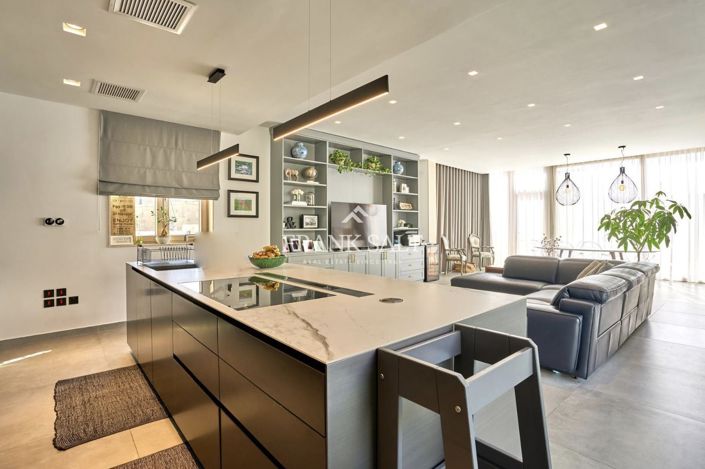 Image No.10-3 Bed Farmhouse for sale