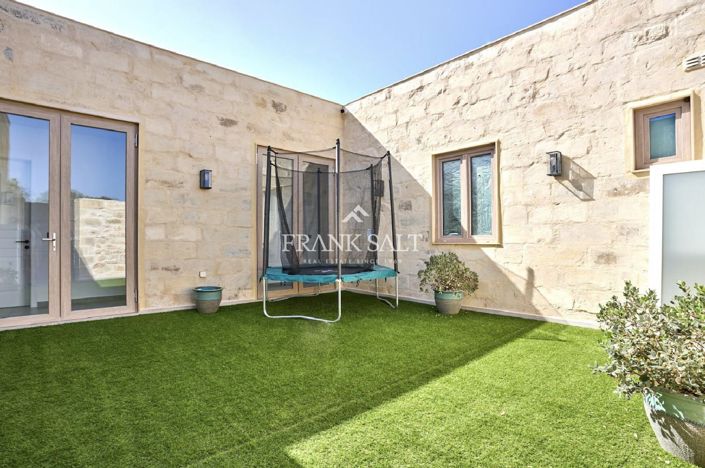 Image No.12-3 Bed Farmhouse for sale