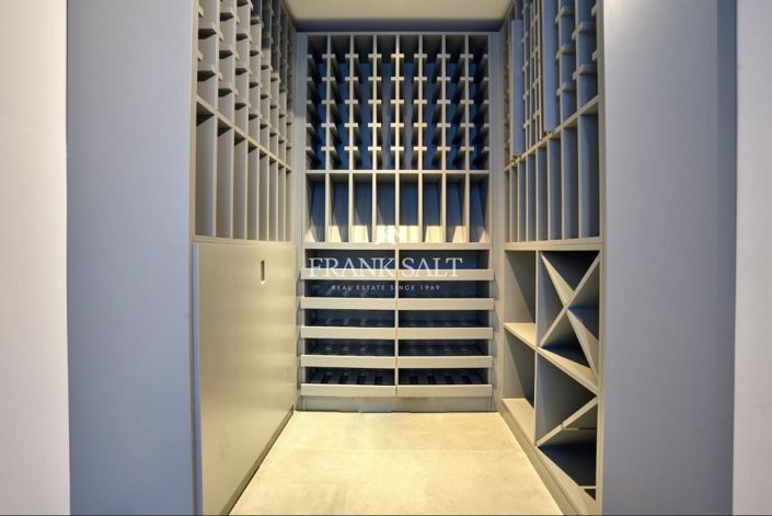 Image No.21-3 Bed Farmhouse for sale