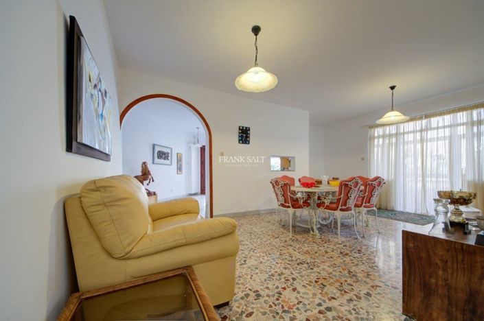 Image No.4-4 Bed Property for sale