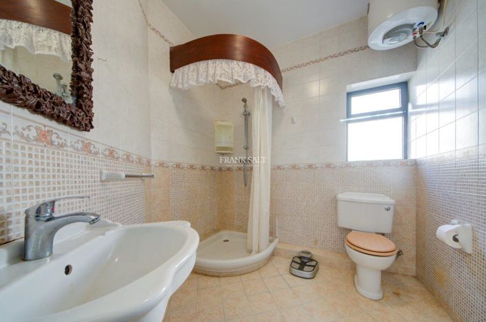 Image No.9-4 Bed Property for sale