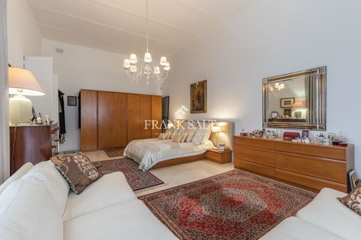 Image No.18-3 Bed Townhouse for sale