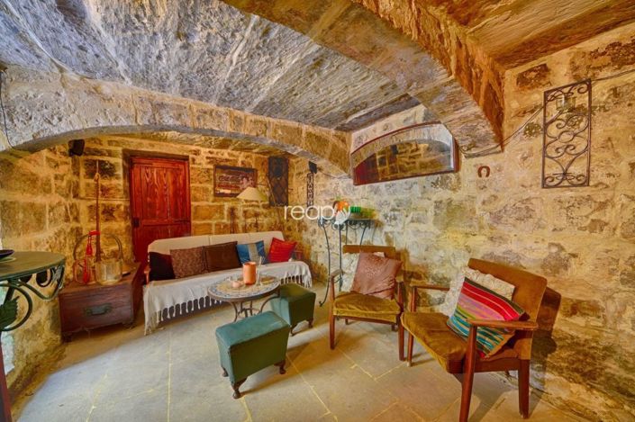 Image No.10-4 Bed Farmhouse for sale