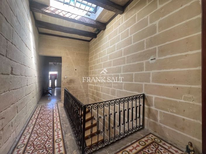 Image No.10-3 Bed Townhouse for sale