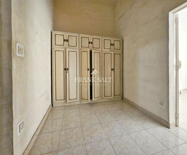 Image No.11-3 Bed Townhouse for sale