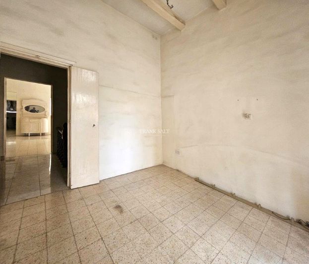 Image No.13-3 Bed Property for sale