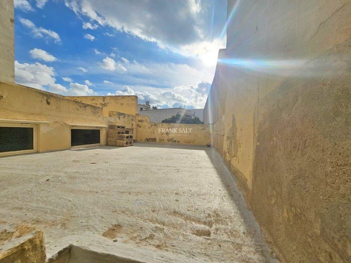 Image No.16-3 Bed Property for sale