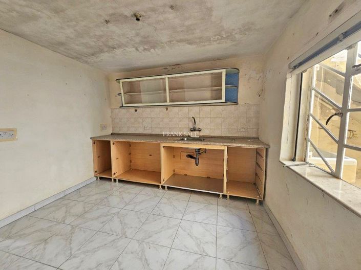 Image No.17-3 Bed Property for sale