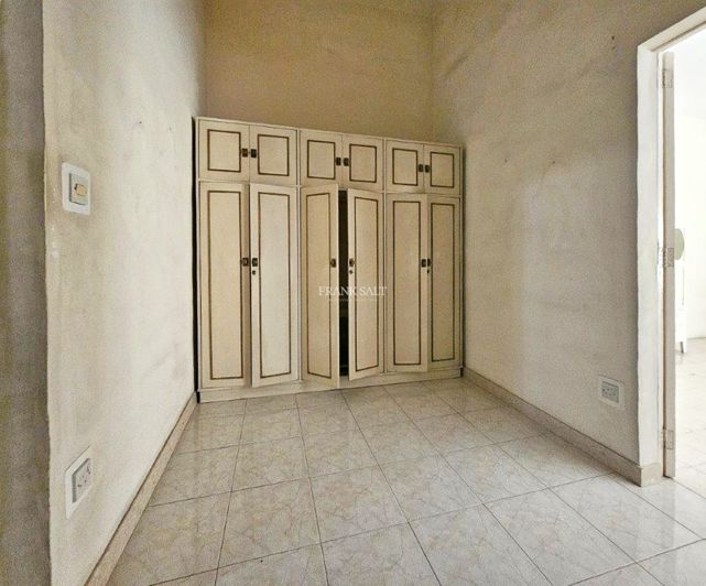 Image No.9-3 Bed Property for sale