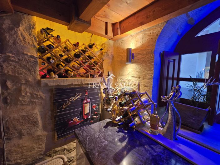 Image No.10-1 Bed Farmhouse for sale