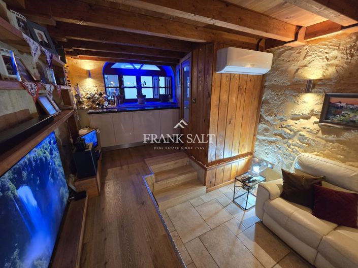 Image No.9-1 Bed Farmhouse for sale