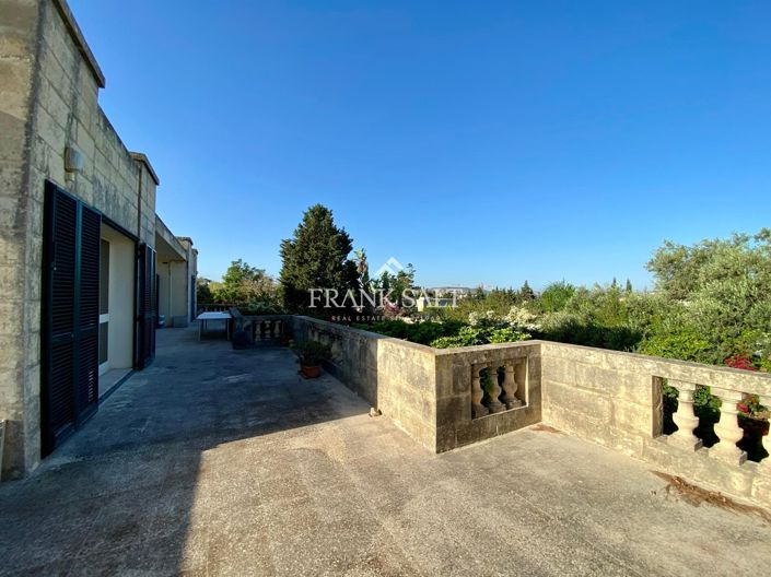 Image No.2-4 Bed Villa for sale