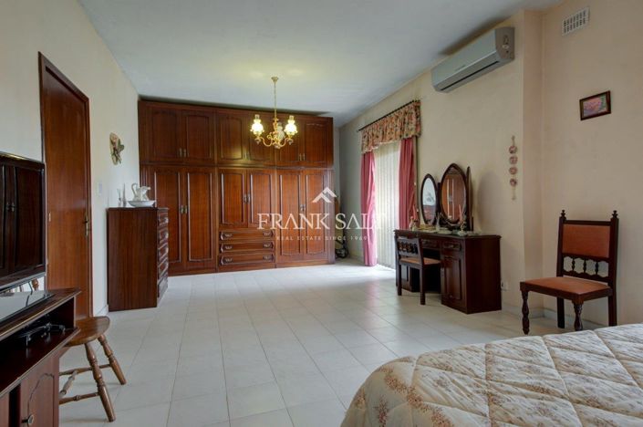 Image No.12-3 Bed Villa for sale