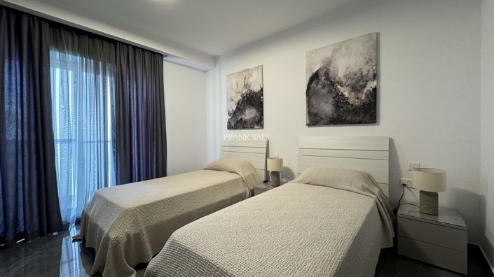 Image No.12-3 Bed Property for sale