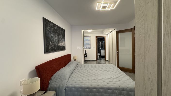 Image No.8-3 Bed Property for sale