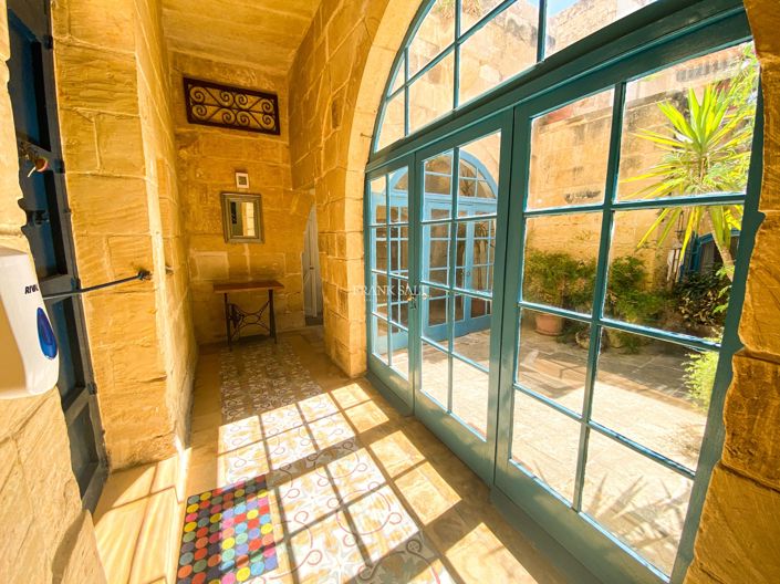 Image No.3-3 Bed Property for sale