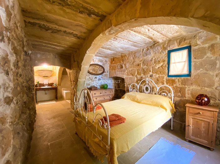 Image No.8-3 Bed Property for sale