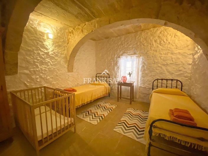 Image No.9-3 Bed Farmhouse for sale