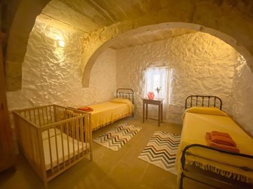 c06dbd5b-b65f-42aa-aa0b-cd9b6eaec253