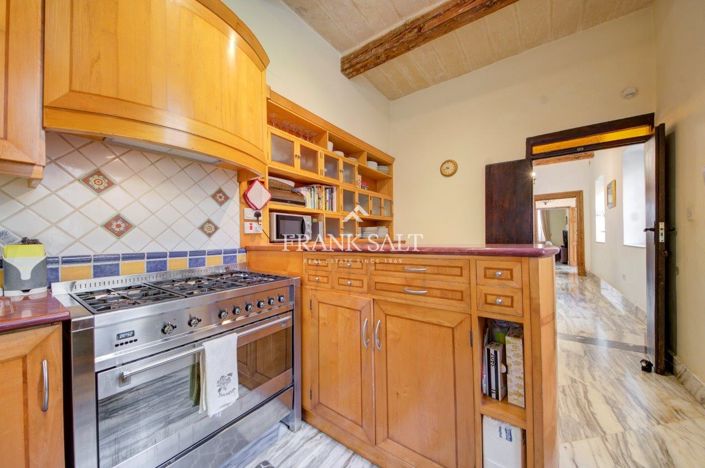 Image No.10-3 Bed Townhouse for sale