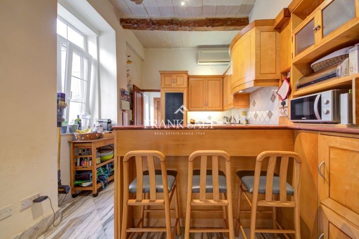 Image No.12-3 Bed Townhouse for sale