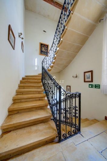 Image No.15-3 Bed Townhouse for sale