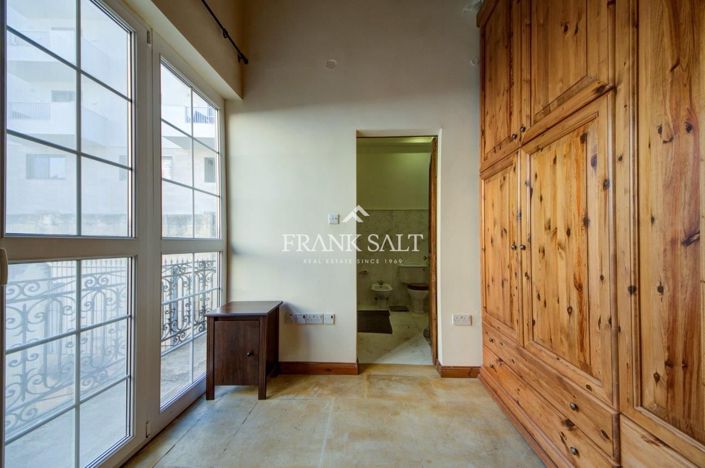 Image No.18-3 Bed Townhouse for sale