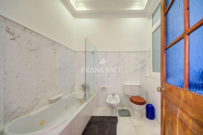 Image No.21-3 Bed Townhouse for sale