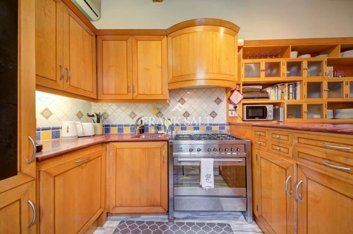 Image No.9-3 Bed Townhouse for sale